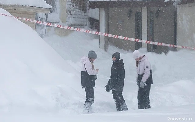 На юго-востоке Сахалина за три дня высота сугробов перевалила за 2 м — Новости