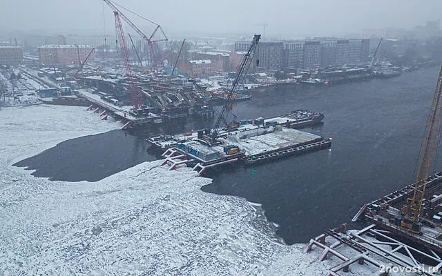 На Октябрьской набережной возвели пролёт Большого Смоленского моста — Новости