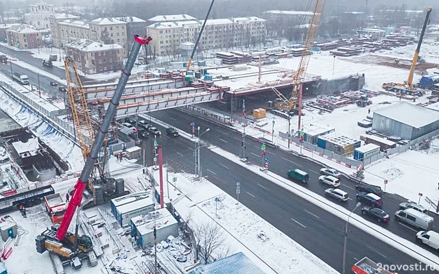 На Октябрьской набережной возвели пролёт Большого Смоленского моста — Новости