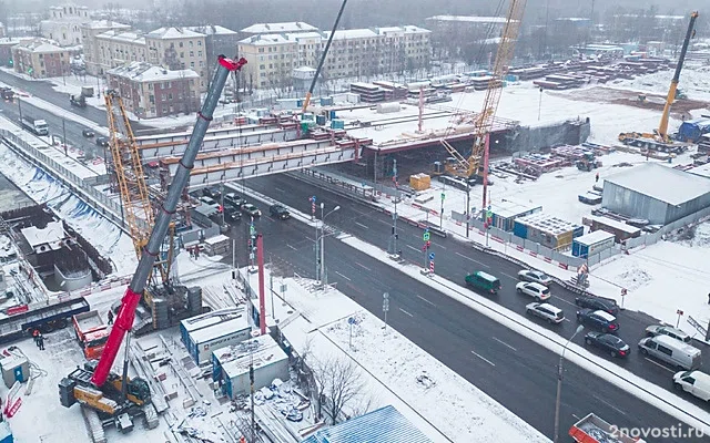 На Октябрьской набережной возвели пролёт Большого Смоленского моста — Новости