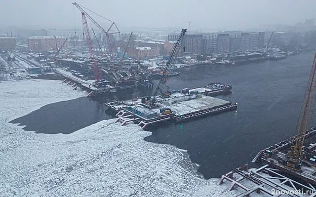 На Октябрьской набережной возвели пролёт Большого Смоленского моста — Новости