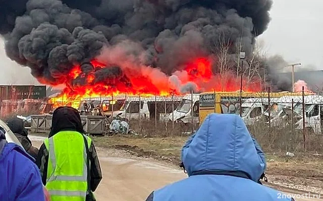 В подмосковных Люберцах сгорели более 30 автомобилей — Новости