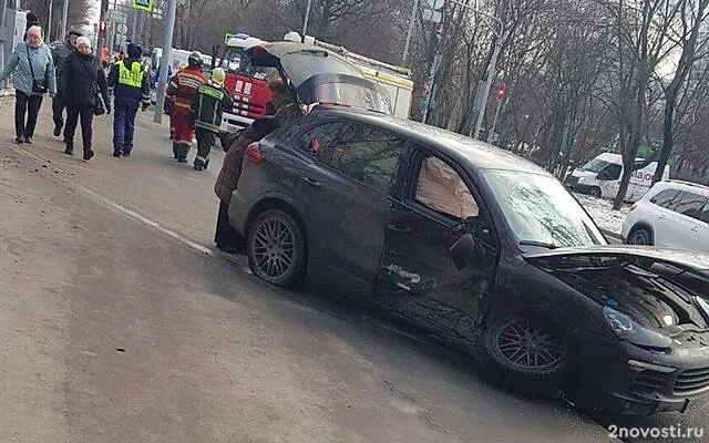 Porsche жены актёра Дениса Матросова столкнулся с машиной ДПС в Москве — Новости