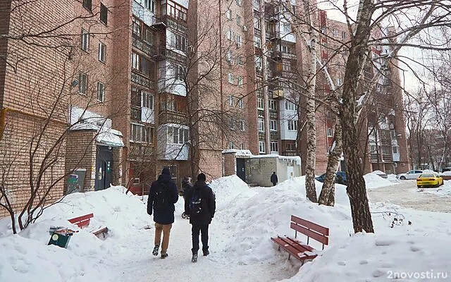 В ХМАО несовершеннолетняя девушка выжила после падения с седьмого этажа — Новости