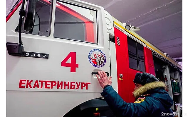 В Екатеринбурге при пожаре в гаражах пострадали два человека — Новости