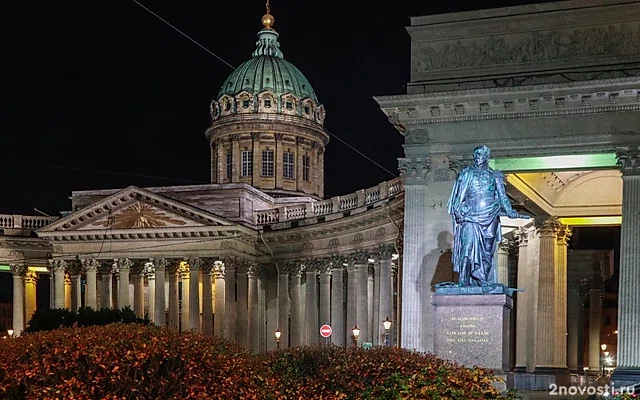 СК завел уголовное дело против девушки, справившей нужду у Казанского собора — Новости