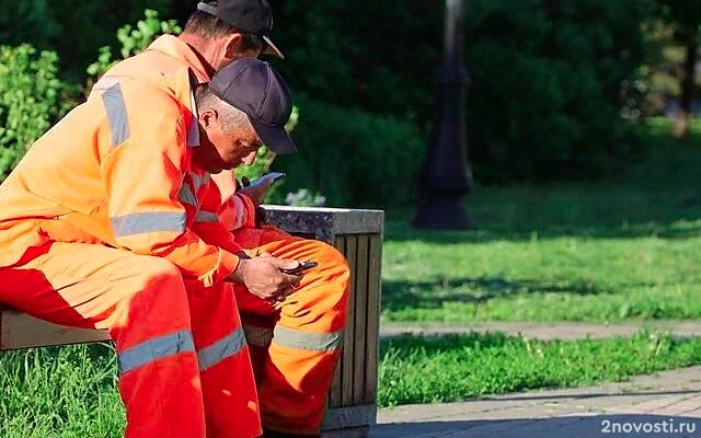 В Екатеринбурге десятки мигрантов на Вторчермете окружили здание полиции — Новости