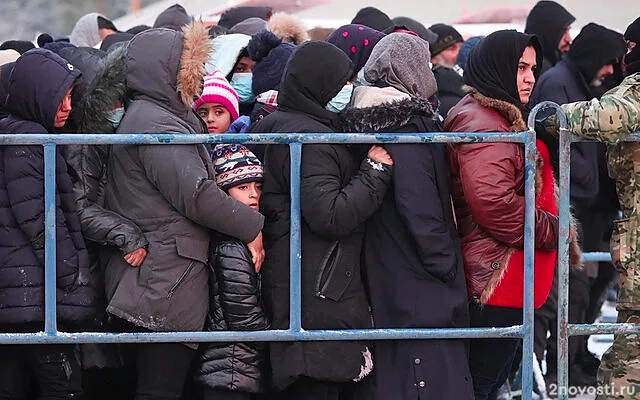 В Екатеринбурге десятки мигрантов на Вторчермете окружили здание полиции — Новости