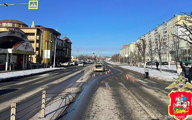 РЕН ТВ: В подмосковном Дмитрове инвалида-колясочника сбили на переходе — Новости