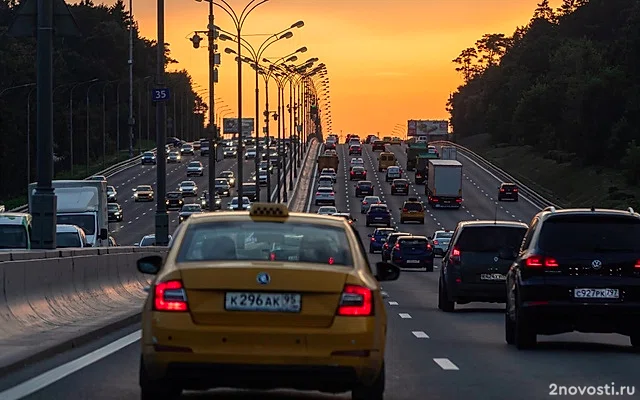 Дептранс: Движение по МКАД частично затруднено из-за столкновения грузовиков — Новости