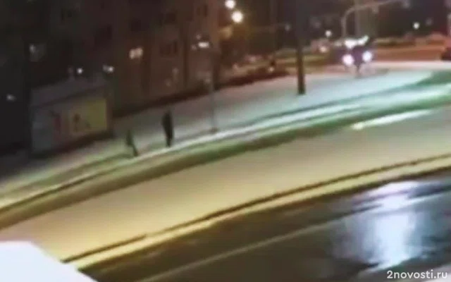 Момент ДТП со сбитыми на остановке пешеходами на Большевиков попал на видео — Новости