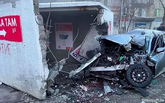 Пьяный водитель Toyota в Белгороде врезался в укрытие, скрываясь от ДПС — Новости