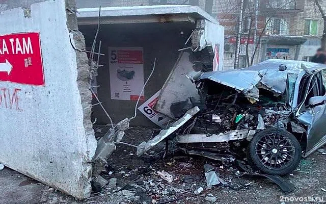 Пьяный водитель Toyota в Белгороде врезался в укрытие, скрываясь от ДПС — Новости