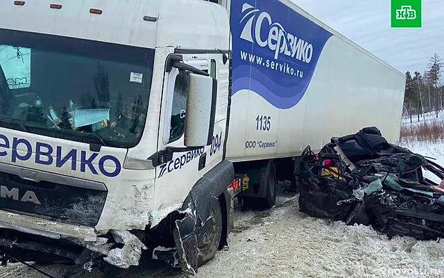 Три человека погибли в ДТП с грузовиком в Красноярском крае — Новости