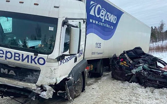 Три человека погибли в ДТП с грузовиком в Красноярском крае — Новости