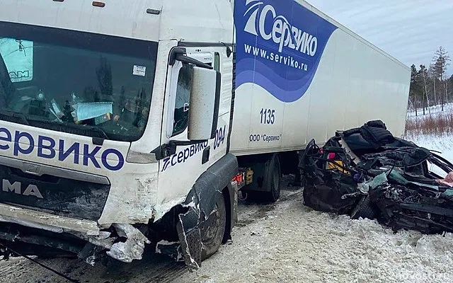 Три человека погибли в ДТП с грузовиком в Красноярском крае — Новости