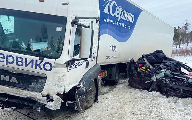 Три человека погибли в ДТП с грузовиком в Красноярском крае — Новости