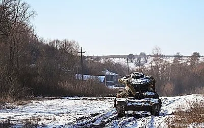 Потерявший ноги на СВО челябинец не выходит из дома из-за разрушенной лестницы — Новости