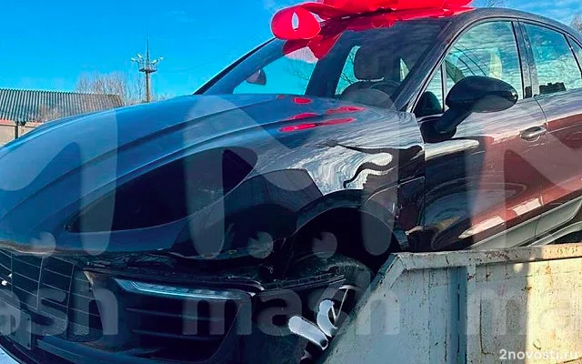 В Мытищах мужчина выбросил в помойку Porsche, подаренный жене на День влюбленных — Новости