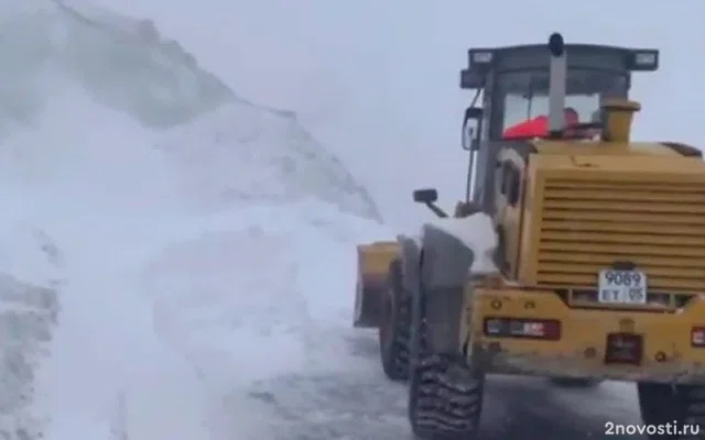 Mash опубликовал видео с сошедшей в Дагестане лавиной, накрывшей дороги — Новости