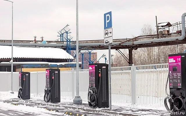 В Москве появился первый зарядный хаб на 20 электромобилей — Новости