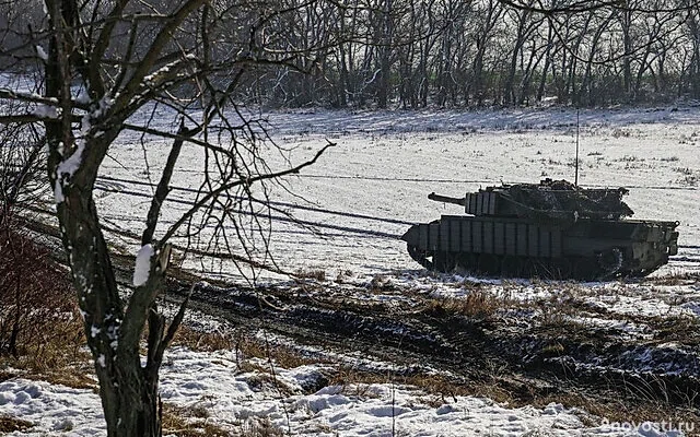 ВСУ бросили бронетехнику в контратаку в районе Свердликово в Курской области — Новости