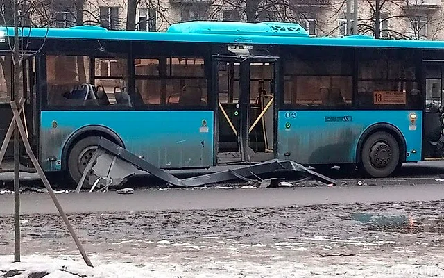 Момент смертельного ДТП с автобусом в Санкт-Петербурге попал на видео — Новости