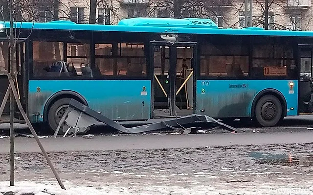 Момент смертельного ДТП с автобусом в Санкт-Петербурге попал на видео — Новости