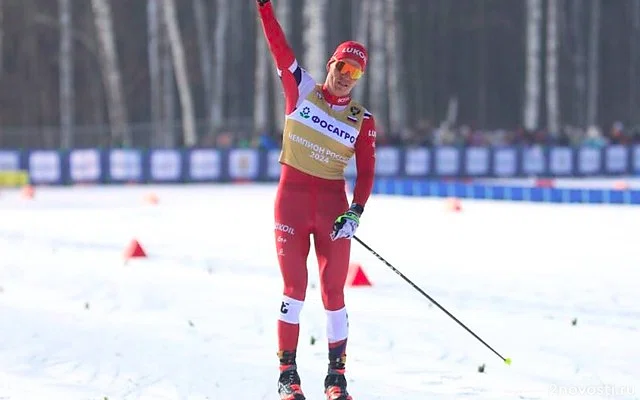 Александр Большунов взял золото в скиатлоне на чемпионате России в Казани — Новости