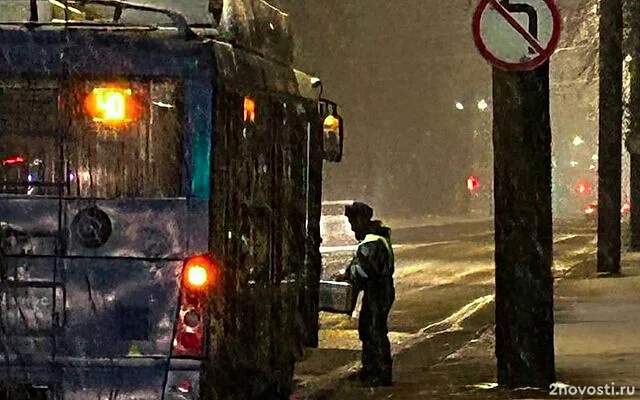 В Петербурге мужчину толкнули под троллейбус после конфликта на дороге — Новости