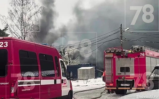 В Петербурге загорелось производственное здание — Новости