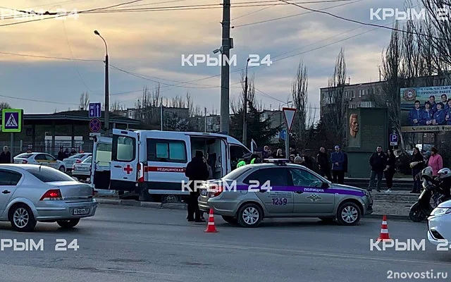 В Керчи машина скорой помощи врезалась в столб, одну пациентку спасти не смогли — Новости