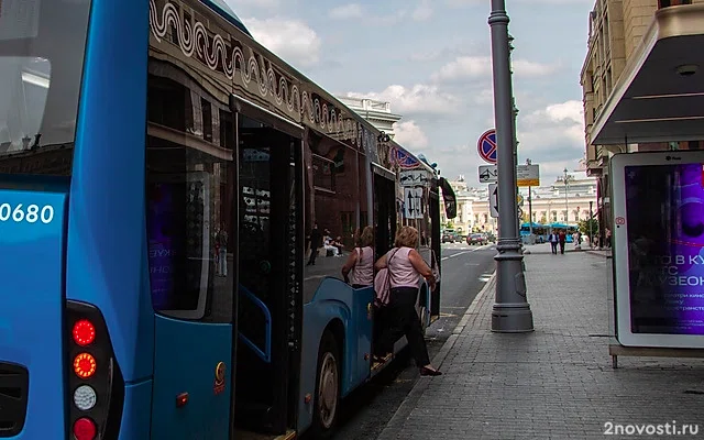 В Одинцово автобус протаранил забор и едва не влетел в школу с учениками — Новости