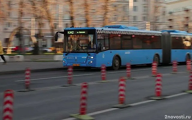 В Одинцово автобус протаранил забор и едва не влетел в школу с учениками — Новости