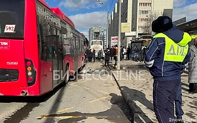 После наезда автомобиля на остановку в Казани завели дело — Новости