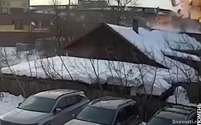 112: момент взрыва в частном доме в Тобольске попал на видео — Новости