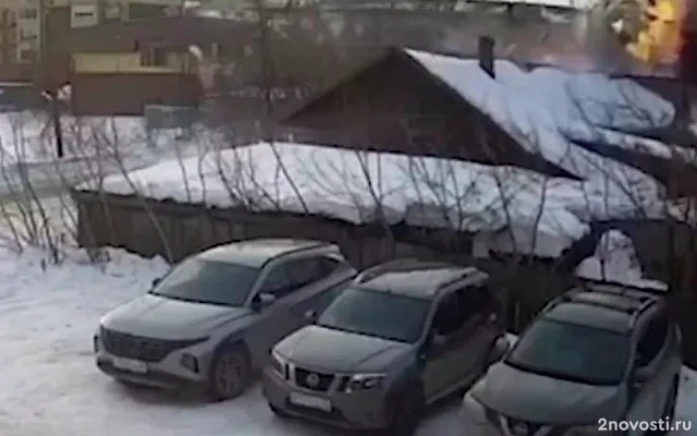 112: момент взрыва в частном доме в Тобольске попал на видео — Новости