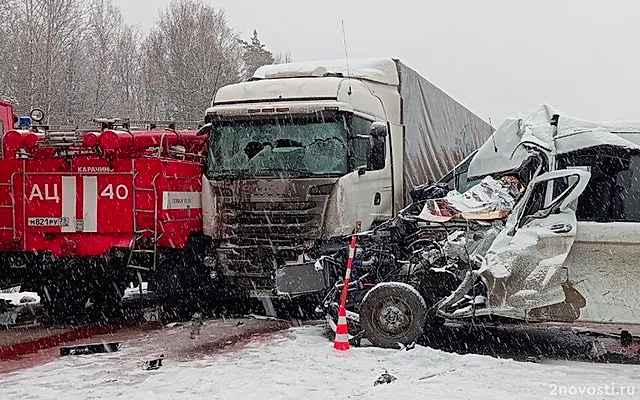 На тюменской трассе столкнулись автобус, ГАЗель, фура, машины пожарных и ДПС — Новости