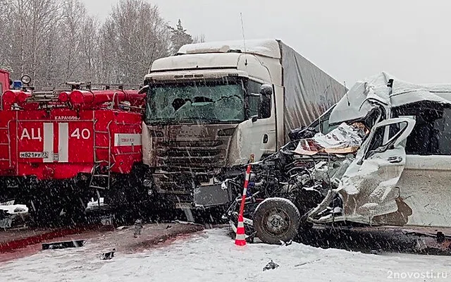 На тюменской трассе столкнулись автобус, ГАЗель, фура, машины пожарных и ДПС — Новости