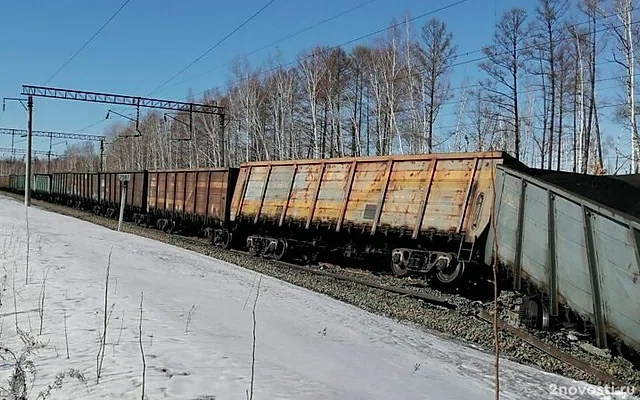 В Амурской области произошло столкновение поездов из-за схода вагонов — Новости