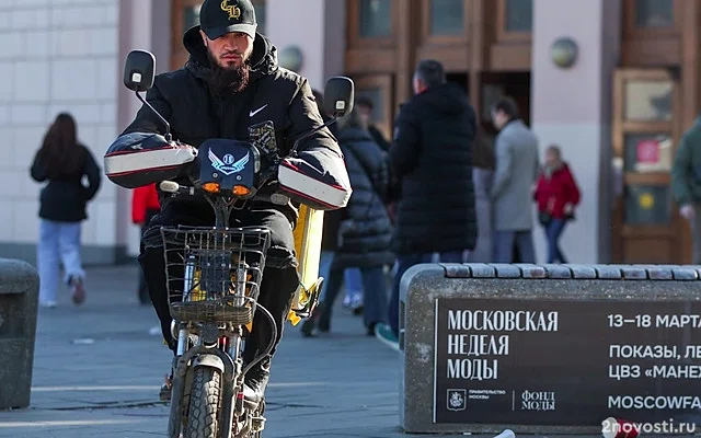 SuperJob оценил разрыв в зарплатах курьеров и людей с высшим образованием — Новости