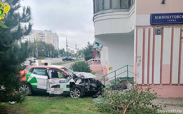 В Москве осужден подросток, разбивший Nissan каршеринга с людьми о стену дома — Новости