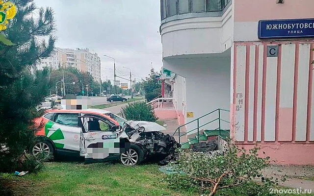 В Москве осужден подросток, разбивший Nissan каршеринга с людьми о стену дома — Новости