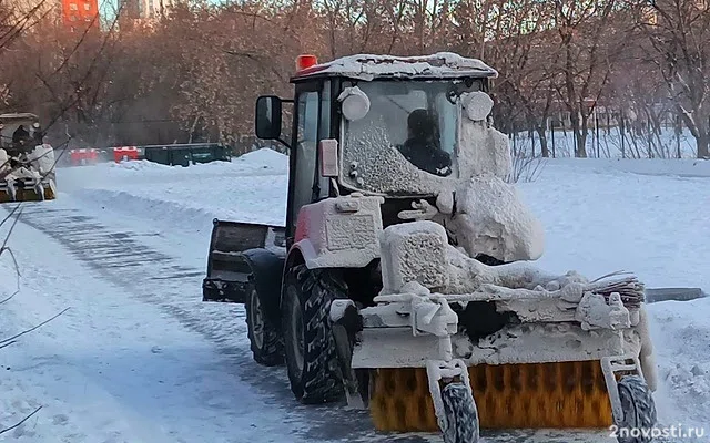 Убирать Екатеринбург от снега выводят школьников, коммунальщиков не хватает — Новости