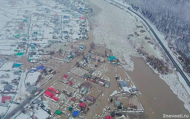 В Ашинском районе из-за дождя и таяния снега подтопило дома и дороги — Новости