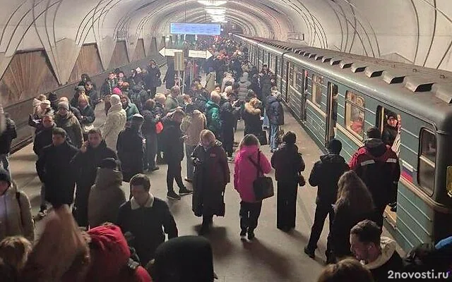 Сбой произошел на зеленой ветке метро Москвы из-за человека на пути — Новости