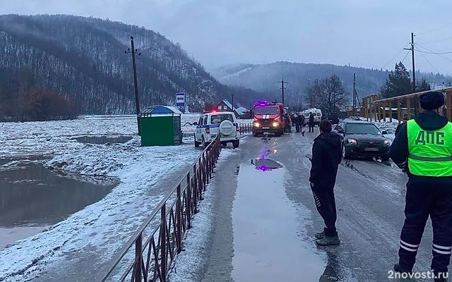 В Ашинском районе из-за дождя и таяния снега подтопило дома и дороги — Новости