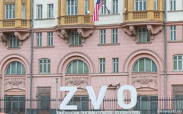 У посольства США в Москве начали демонтировать Z-инсталляции — Новости